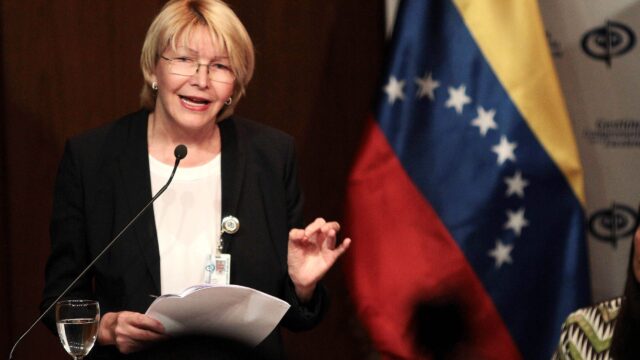 Президент Венесуэлы попросит Интерпол выдать ордер на арест генерального прокурора страны