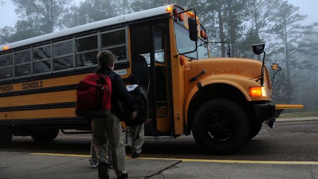 В Калифорнии одобрили закон, который запрещает начинать уроки в школе раньше 08:30 утра