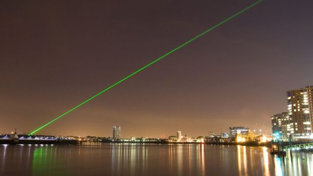 Астрофизики предложили использовать лазер, чтобы привлечь инопланетян на Землю