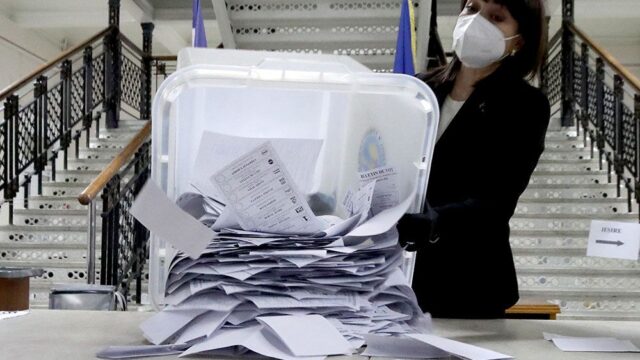 В Молдове Санду обошла Додона в первом туре президентских выборов