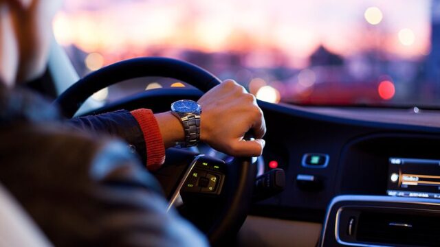 В Госдуме предложили поощрять водителей за соблюдение правил на дороге