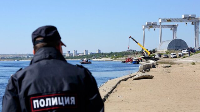 СК завел дело после столкновения катамарана с баржей в Волгограде
