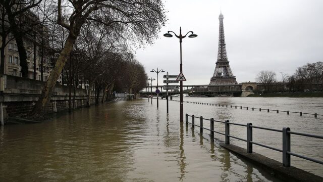 Из-за разлива Сены в Париже закрыли несколько подземных станций электрички