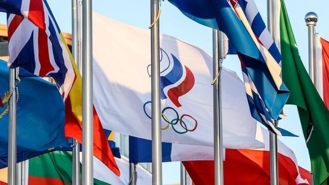 В России утвердили выплаты для победителей и призеров ОИ-2022. Что получают иностранные спортсмены