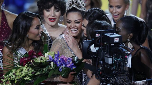 «Мисс Вселенная-2017» стала тренер по самообороне из ЮАР