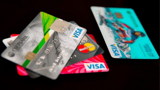 РБК: Visa и Mastercard обяжут российские банки​ выпускать только бесконтактные карты