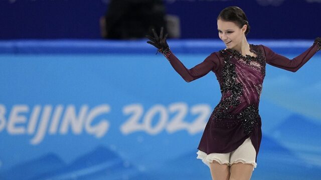 Фигуристка Анна Щербакова завоевала золотую медаль Олимпиады. Валиева только четвертая