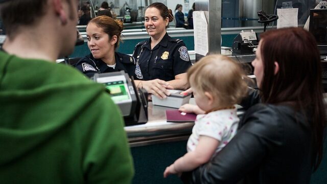Пограничникам в США запретили копировать данные с мобильных устройств пассажиров без достаточных оснований