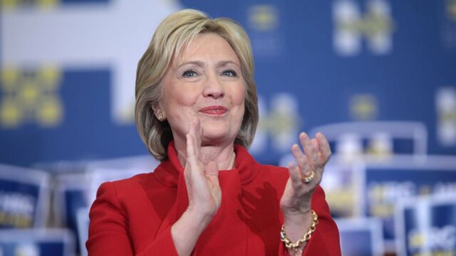 СМС сотрудницы ФБР: Хиллари Клинтон должна победить