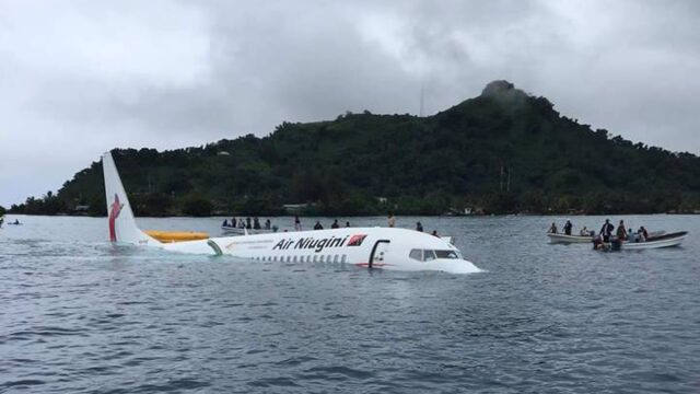 В Микронезии самолет промахнулся мимо ВПП и приводнился в лагуну