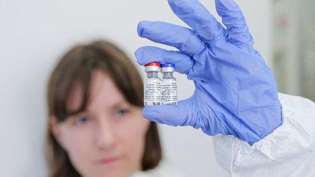 «Гонки вакцин не должны пренебрегать безопасностью и эффективностью»: что говорят о российской разработке от коронавируса