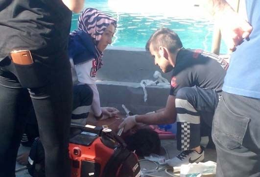 В турецком аквапарке пять человек погибли от удара током