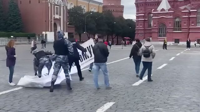 На Красной площади задержали пять человек за акцию протеста
