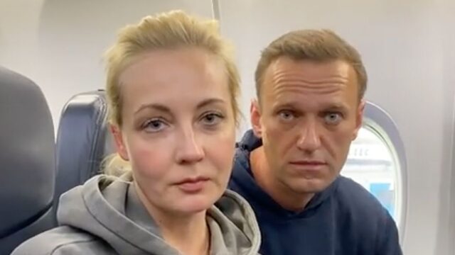 Алексей Навальный вылетел из Берлина в Россию