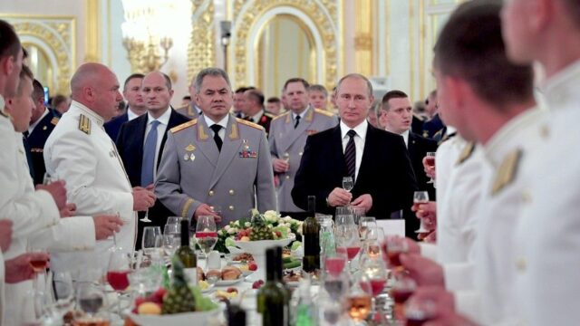 Путин лишил пособия военных, которые провалили тест на наркотики