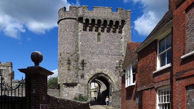 В Великобритании обрушилась стена средневекового замка