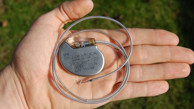 Американским больным придется обновить прошивку кардиостимуляторов. Их могут взломать хакеры