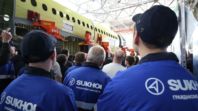 «Ведомости»: производитель Sukhoi Superjet сократил как минимум 15% сотрудников