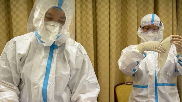 Япония попросила Китай больше не брать анальные мазки на коронавирус у японцев