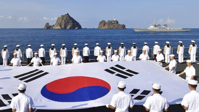 Япония заявила Южной Корее протест из-за учений по обороне спорных островов