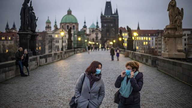 Суд в Праге отменил решение Минздрава Чехии о масочном режиме