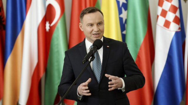 Президент Польши наложит вето на законы о судебной реформе, которые вызвали протесты