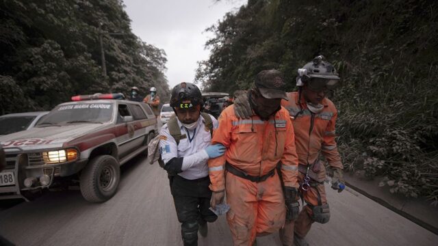 В Гватемале из-за извержения вулкана погибли десятки людей