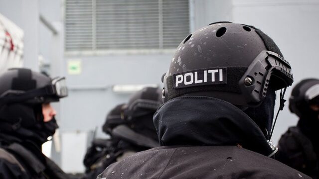 В Норвегии вору пришлось вызвать полицию, когда он застрял в машине, которую пытался украсть