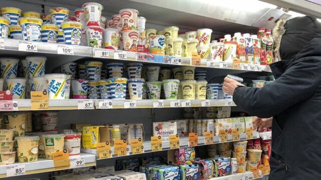 Российские производители продуктов питания начали сокращать ассортимент и отказываться от скидок