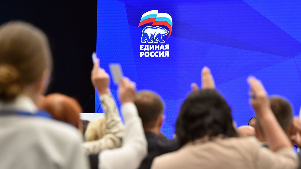 Выборы пока не отменяют: перед лицом угрозы Кремль объединится с думцами-единороссами