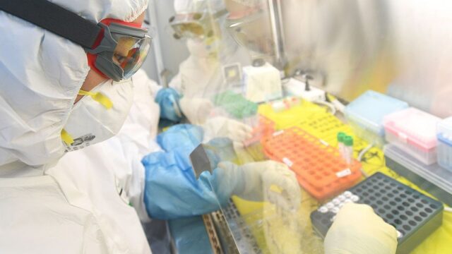 Японские ученые разрабатывают вакцину от коронавируса с пожизненным иммунитетом