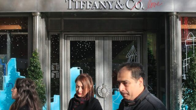 Tiffany подала в суд на LVMH из-за затягивания сделки по слиянию