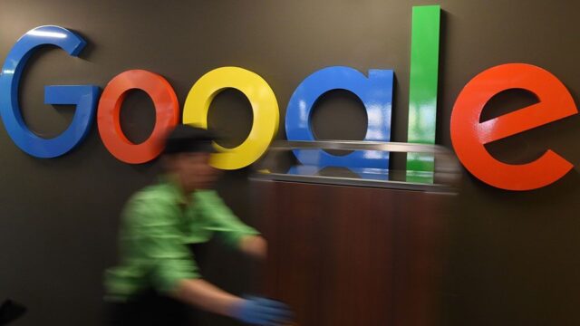 «Ведомости»: Google начал удалять из выдачи сайты по требованию Роскомнадзора