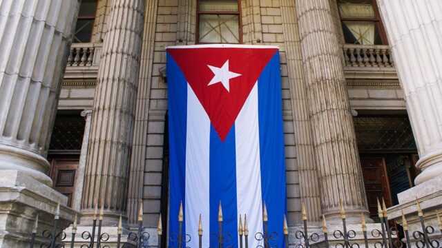 Парламент Кубы одобрил новую конституцию, в которой предусмотрен отказ от строительства коммунизма