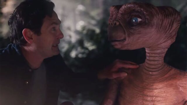 Эллиотт и E.T. из «Инопланетянина» Спилберга встретились спустя 40 лет. Специально для рождественской рекламы