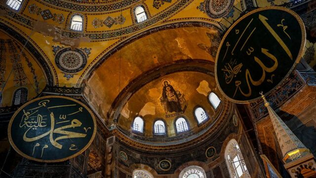 Госсовет Турции разрешил открыть мечеть в соборе Святой Софии