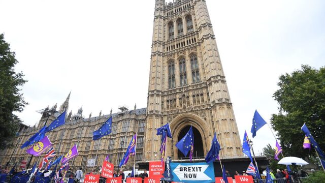 Британский парламент отказался проводить досрочные выборы