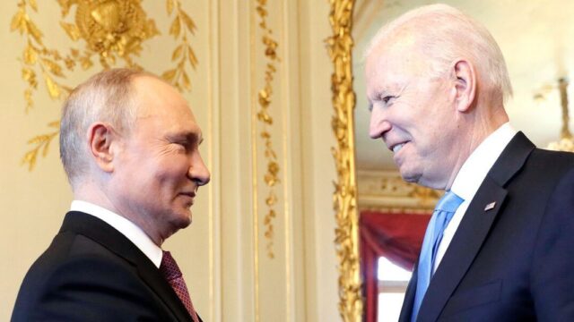 Ъ: Путин и Байден обсуждали российские базы в Средней Азии