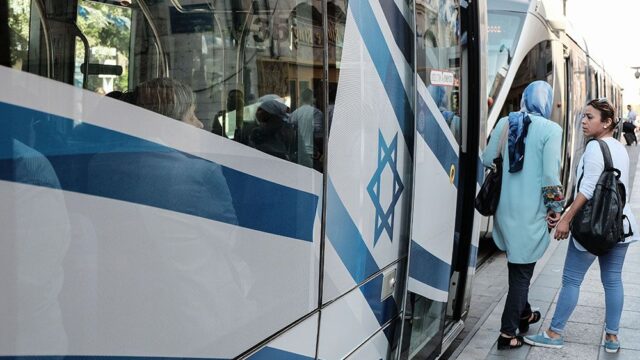 Израиль временно перестал давать визы сотрудникам благотворительных организаций