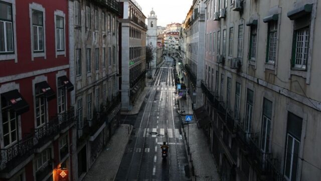 Португалия снова введет жесткий карантин из-за коронавируса