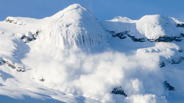 В Австрии в результате схода лавин погибли семь горнолыжников