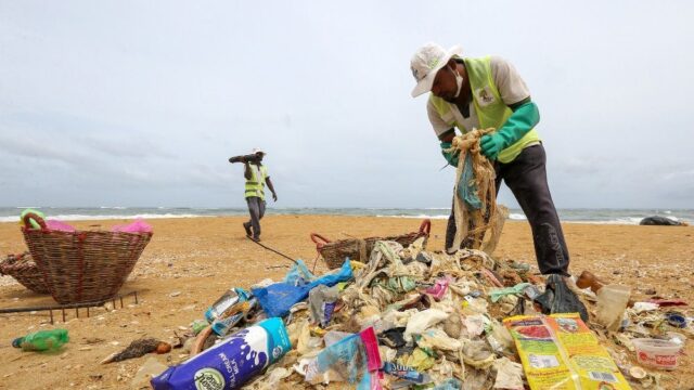 Доклад: количество пластика, ежегодно попадающего в океан, утроится к 2040 году