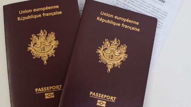 Во Франции раскрыли схему передачи краденых паспортов мигрантам в Турцию и Грецию