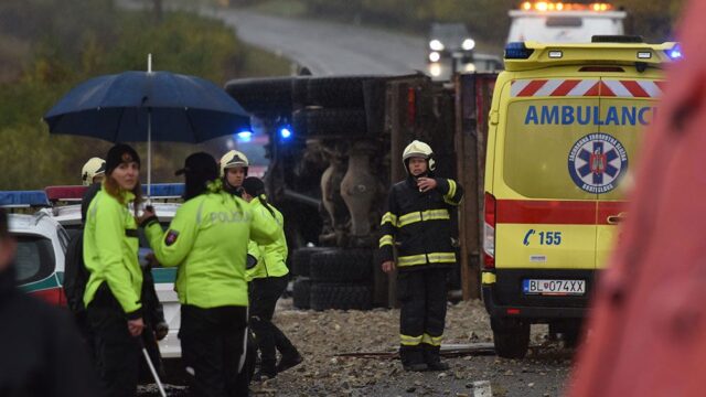 В Словакии автобус со школьниками столкнулся с грузовиком, много погибших и раненых