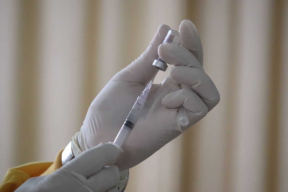 Почему некоторые врачи выступают против вакцинации от COVID-19