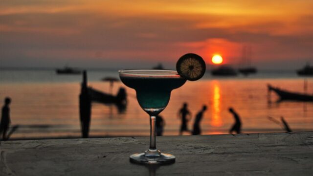 Власти Балеарских островов ограничили употребление алкоголя в туристических зонах