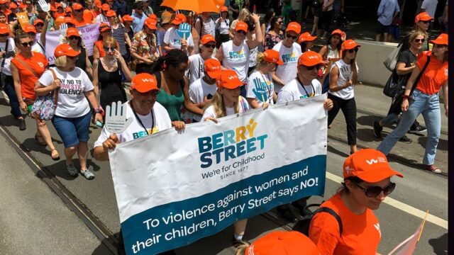 В Сиднее и Мельбурне прошли марши против домашнего насилия