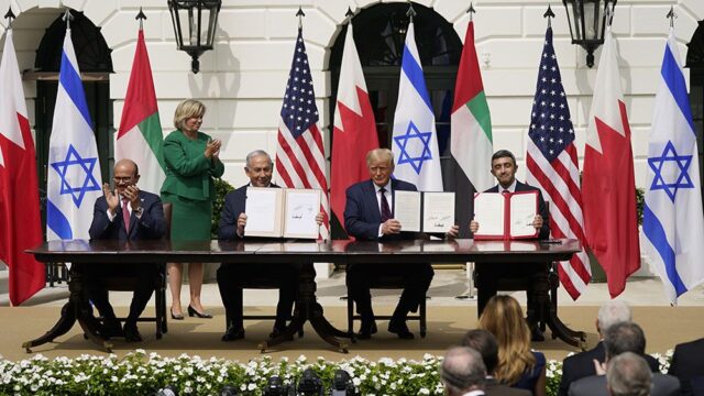 Бахрейн и ОАЭ подписали с Израилем соглашение о нормализации отношений