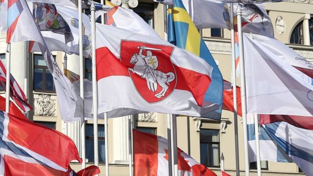 В Беларуси завели дело против мэра Риги после снятия флага