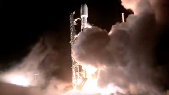 SpaceX запустила ракету-носитель с 60 спутниками